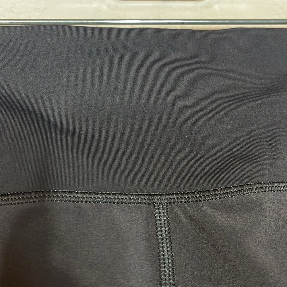 Lululemon Speed Up Mid-Rise Short 4" Inseam Black Size 4 Lined - Picture 7 of 12